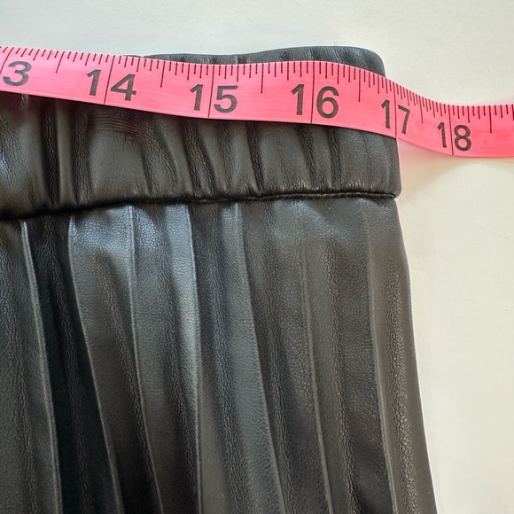 House of Harlow 1960 Vegan Leather Midi Black Pleated Skirt Women’s Size Large - Picture 3 of 7